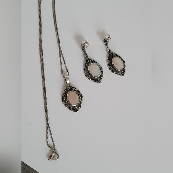 Vintage Grey Marcasite Crystal Shell Pearl Centre Pendant Necklace - Picture 11 of 12